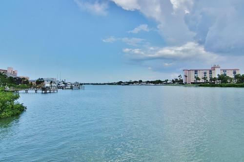 Water View 404