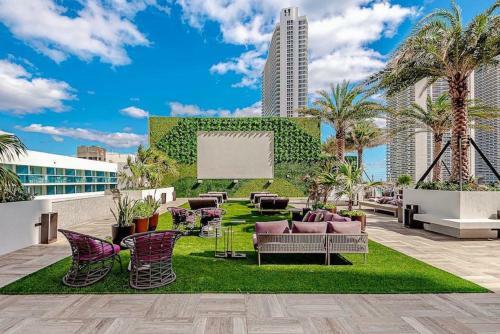 5 Amenities Wrap Around Balcony 2br Insane Amenities