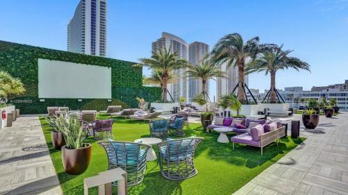 5 Amenities 2 2 High Floor With Stunning Views Infinity Edge Pool