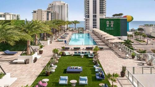1 Million Dollar Listing Oceanfront Balcony 2br2ba