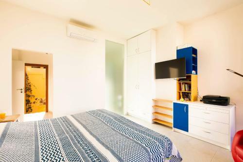 Byblos Villa Walking Distance To Everything W/heated Pool & Bbq