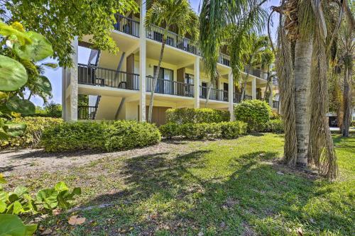 Apartamento Coastal Condo With Pool Access Less Than 1 Mi To Beach!