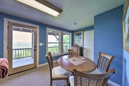 Treetop Hideout With Long-range Mountain Views!