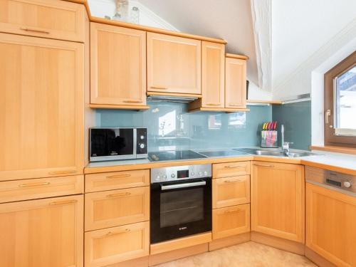 Spectacular Apartment In L�ngenfeld With 3 Balconies