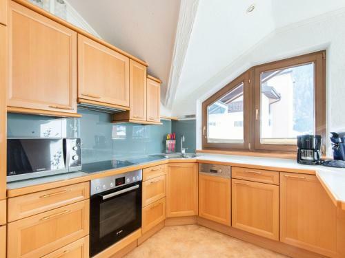 Spectacular Apartment In L�ngenfeld With 3 Balconies