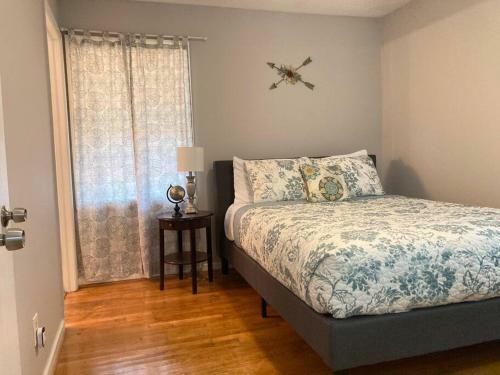 3 Bed 1.5 Bath Central Location, 11 Min To Base