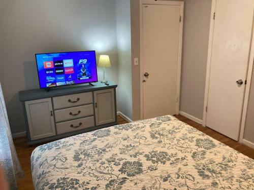 3 Bed 1.5 Bath Central Location, 11 Min To Base