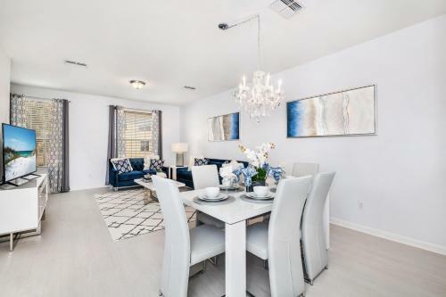 Updated Vista Cay Townhome, 10 Min From Universal