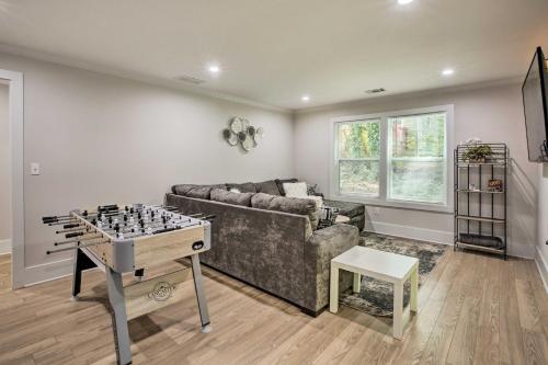 Updated Atlanta Home With Yard, Patio And Grill!