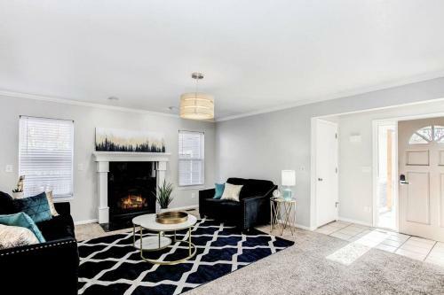 Wow! Spacious Retreat & Amazing Yard 2400+4bd/3bth