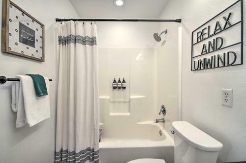 Apartamento Top-floor Unit With Balcony About 2 Mi To 76 Strip!