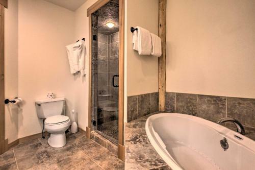 Lovely Big Sky Getaway Near Skiing And Golf!