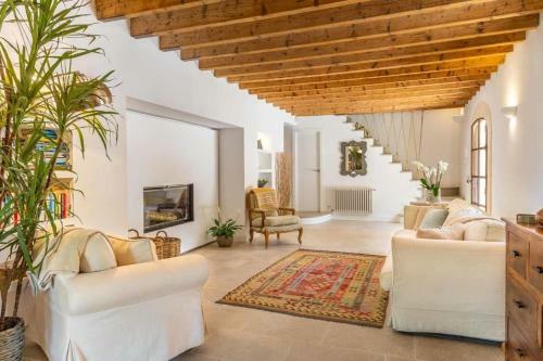 Mallorca Beautiful Villa With Pool In Puigpunyent