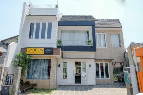 Hostal Griya Shanta Guest House