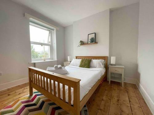 Bright & Spacious Edwardian Townhouse With Garden