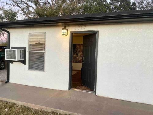 Modern 2 Bedroom Apartment Close To Enmu
