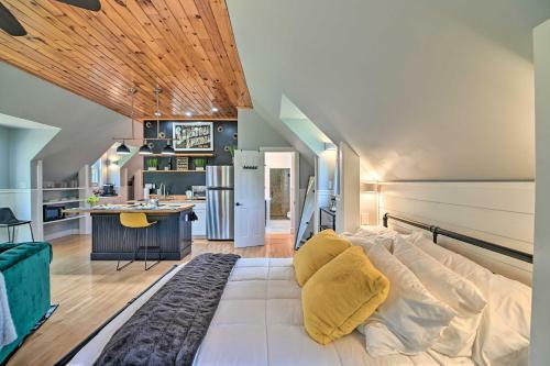 Apartamento Stylish Studio With Fireplace About 3 Mi From Dtwn!