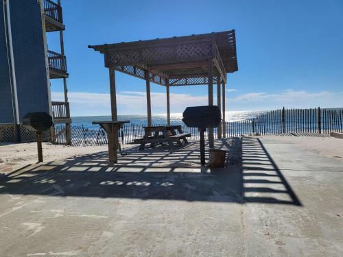 Steps To The Ocean 129