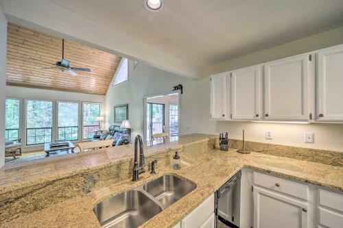 Apartamento Scenic Sapphire Condo With Deck And Gas Grill!