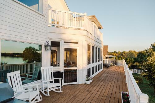 The Above Lakeside Retreat Nashville