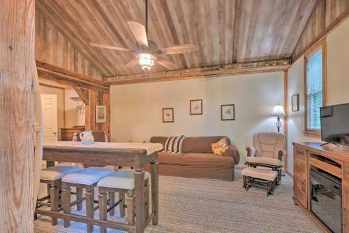 Wooded Cottage With Fire Pit And Forest Views!