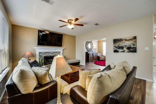 New Beautiful And Shaded Back Yard Tvs In Every Bedroom