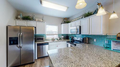 Villa Bc403 Fabulous Townhome With Beach Decor, Shared Heated Pool, Garage Access