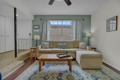 Northside Hideaway- Both Units- Mins To Ut Hospital