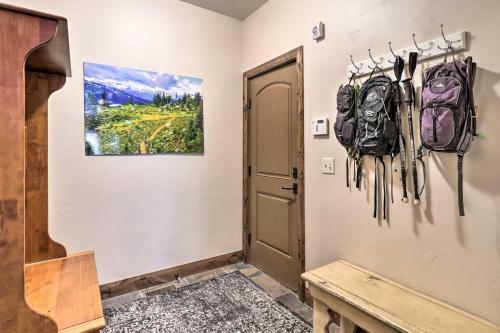 Pet-friendly Adventure Hub, 17 Mi To Slopes!