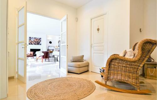 Amazing Home In Tarascon With 3 Bedrooms