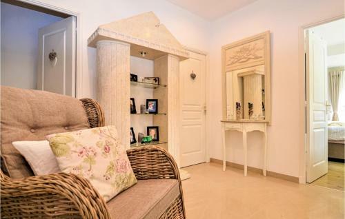 Amazing Home In Tarascon With 3 Bedrooms
