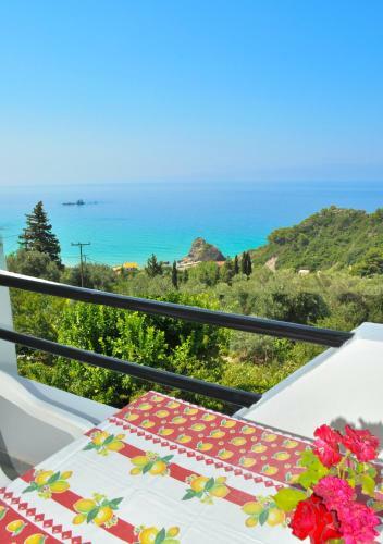 Escape Studio Apartments With Swimming Pool On Pelekas Beach