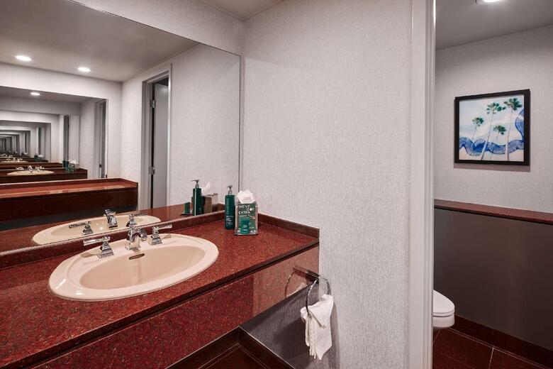 Hotel Fera Anaheim, A Doubletree By Hilton Hotel