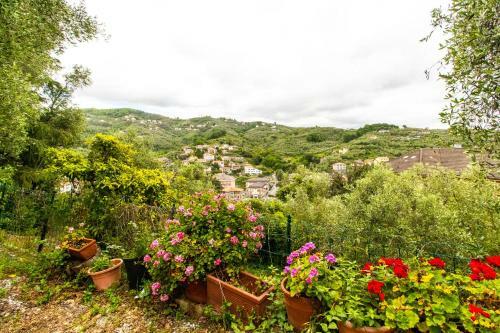 Chiavari Cozy Apartments In Villa With Shared Garden & Parking