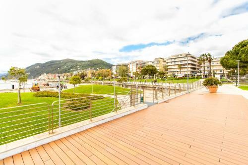 Chiavari Cozy Apartments In Villa With Shared Garden & Parking
