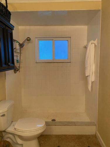 Clean Single-story Home With Hot Tub - Pets Welcome!