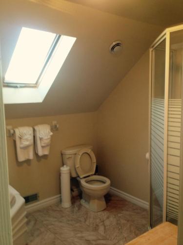 Mackenzie House Tourist Home B&B