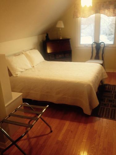 Mackenzie House Tourist Home B&B
