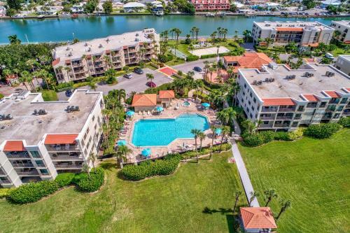 Land's End 204 Building 7- Beachfront Condo Beautiful Gulf Views