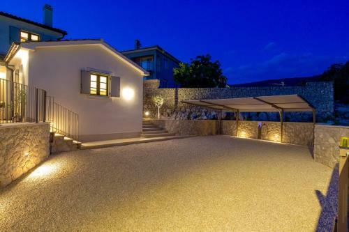 Villa Leucolea With Pool