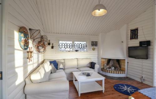 Three-bedroom Holiday Home In Animskog