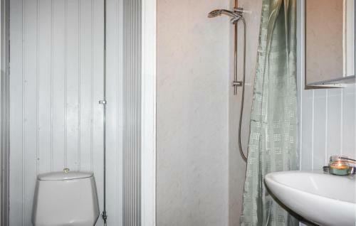 Amazing Home In Billinge With 2 Bedrooms