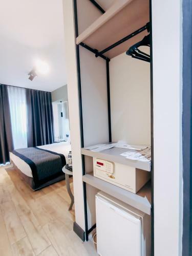 Leons Hotel