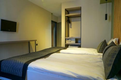 Leons Hotel