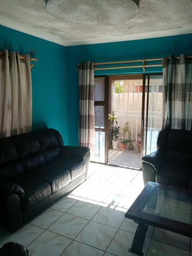 Victoria Falls Budget Holiday House
