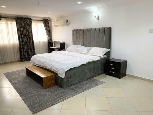 Apartamento The Blu Rose Penthouse - Secure, Serene, Serviced