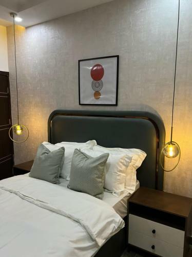 5 Bedroom Fully Detached Serviced Apartment