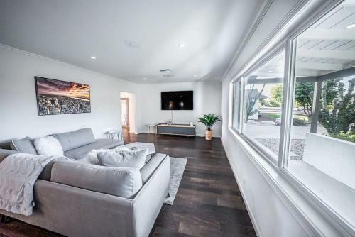 Luxury Home On Windsor -near Old Town- Heated Pool