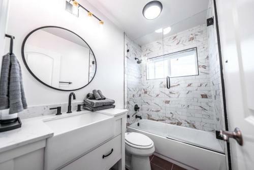 Luxury Home On Windsor -near Old Town- Heated Pool
