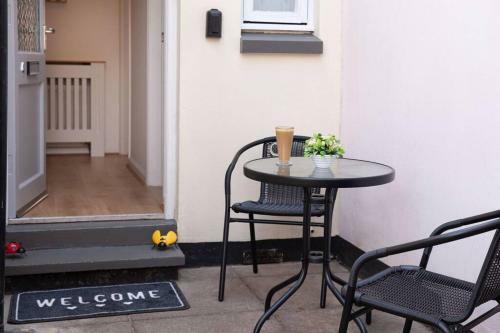 Coxons Retreat: One Bed Town Centre Apartment